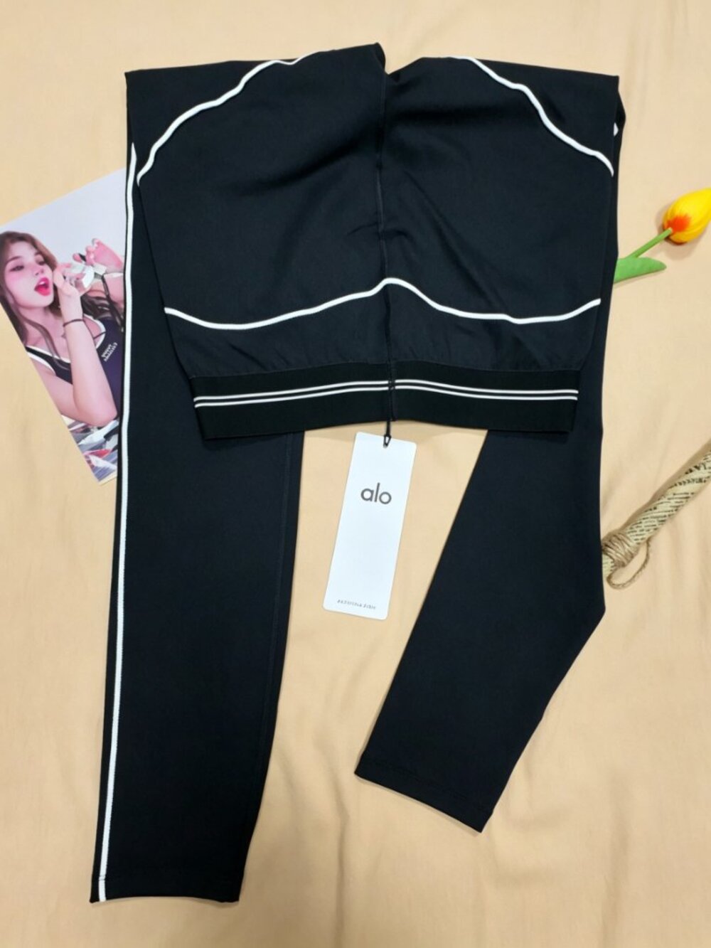 Nwt🏷️Alo Yoga Airbrush High-Waist Heart Throb Legging Black/White✨ - Picture 12 of 16